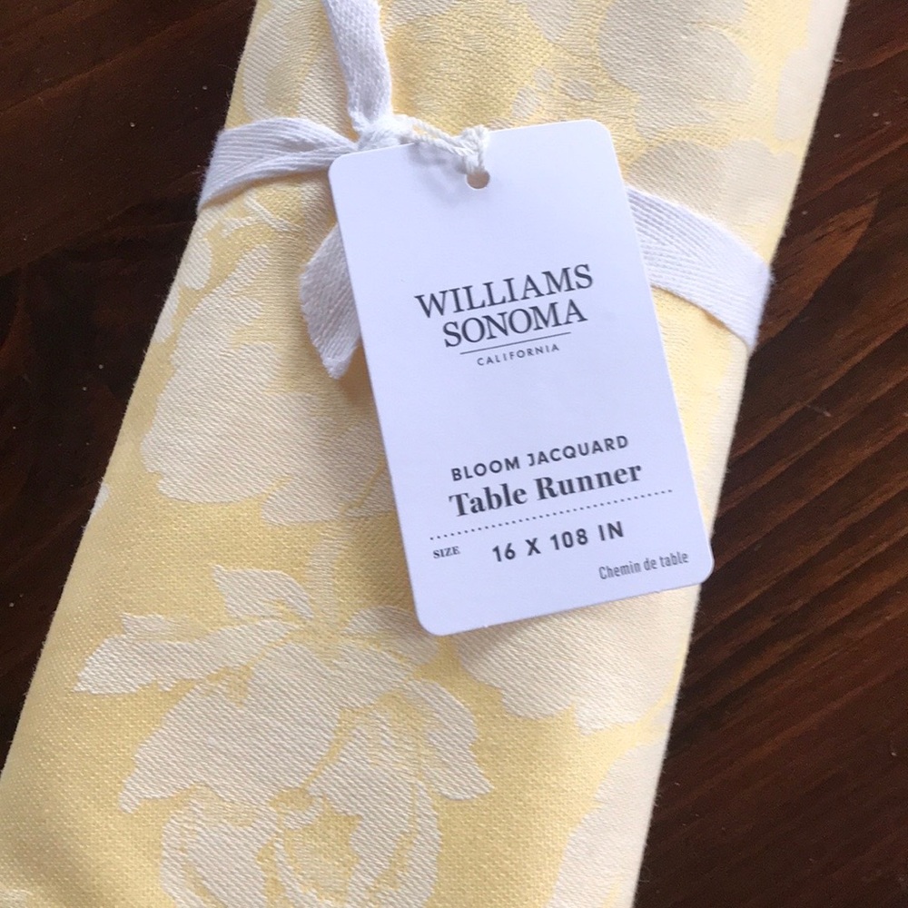 NWT Williams Sonoma Bloom Jacquard Table Runner Pale Yellow Easter Spring 108”L